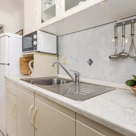 1 Bedroom Lovely In *